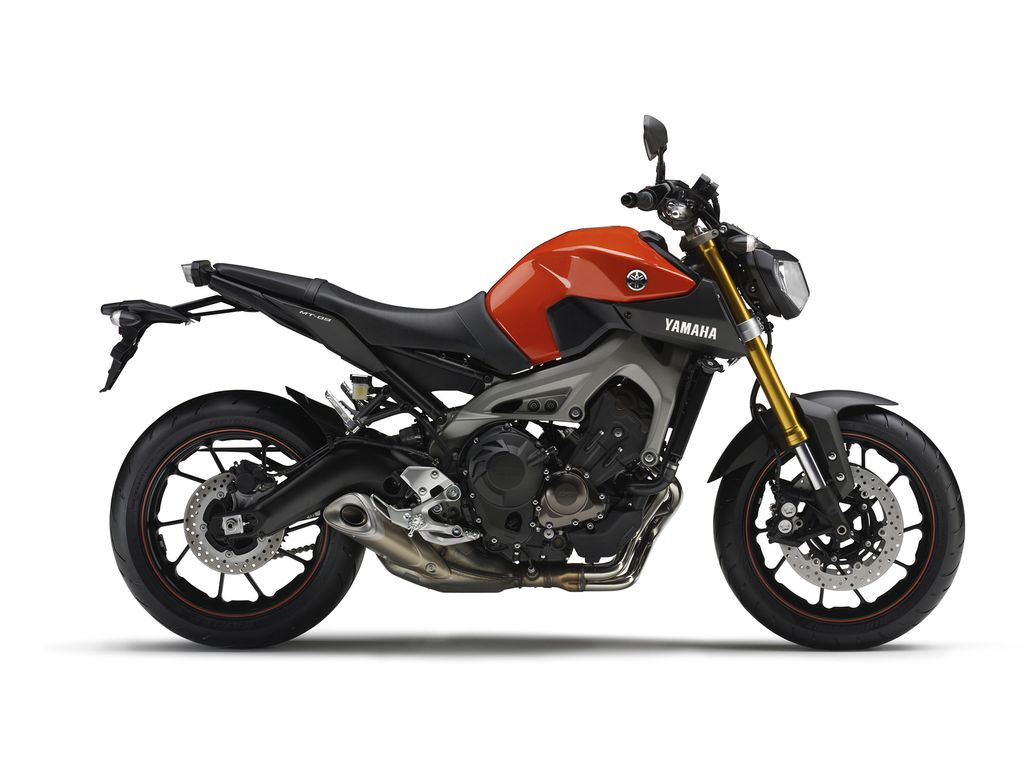 2014-yamaha-mt-09-eu-dom8_stu_002 klein.jpg